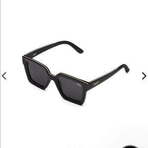 QUAY Fools Gold Sunglasses- like new!